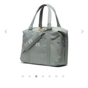 Hershel Diaper bag
Multi compartment
Comes with changing pad
Good condition